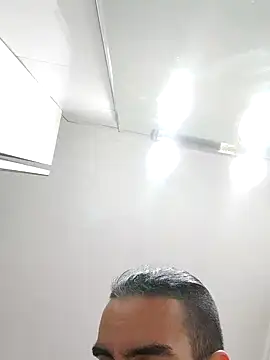 Snapshot of TommyMomentum chatting on 01-16-25, 05:32 TommyMomentum online show from 01-16-25, 05:32