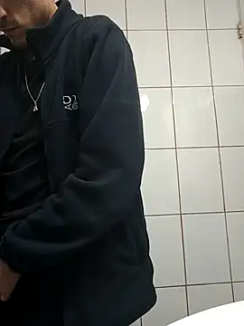 Snapshot of TommyMomentum chatting on 09-26-25, 06:06 TommyMomentum online show from 09-26-25, 06:06