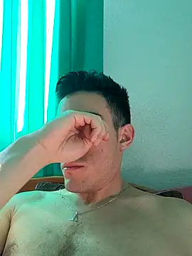 Snapshot of TommyMomentum chatting on 10-08-25, 12:36 TommyMomentum online show from 10-08-25, 12:36