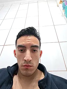 Snapshot of TommyMomentum chatting on 10-12-25, 05:28 TommyMomentum online show from 10-12-25, 05:28