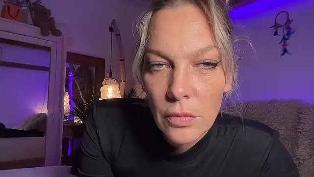 cyberchickie maria online show from 03-07-25, 08:55