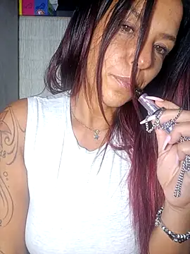 Snapshot of allyson22andy chatting on 11-24-25, 11:04 allyson22andy online show from 11-24-25, 11:04