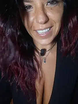 Snapshot of allyson22andy chatting on 12-19-25, 10:39 allyson22andy online show from 12-19-25, 10:39