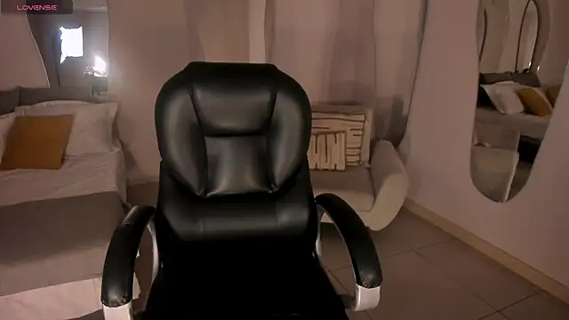 MiaRoberts1 online show from 10-22-25, 12:38