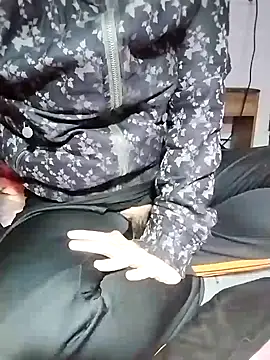 Snapshot of loveyou246 chatting on 02-06-25, 01:38 loveyou246 online show from 02-06-25, 01:38