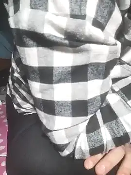 Snapshot of loveyou246 chatting on 02-12-25, 04:00 loveyou246 online show from 02-12-25, 04:00