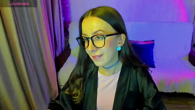 CurlySteph online show from 12-17-25, 05:52