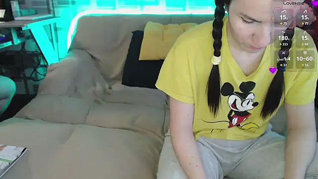 Snapshot of CamBugsBunny chatting on 02-28-26, 01:01 CamBugsBunny online show from 02-28-26, 01:01