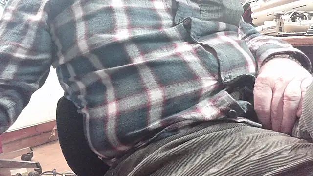 Snapshot of HaraldGermany chatting on 10-14-25, 04:08 HaraldGermany online show from 10-14-25, 04:08