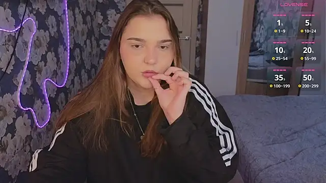  momiji  online show from 04-24-26, 01:57