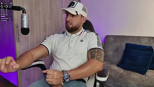 Snapshot of mr_david_cox chatting on 02-20-25, 11:31 mr david cox online show from 02-20-25, 11:31