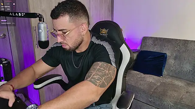 Snapshot of mr_david_cox chatting on 02-28-25, 01:15 mr david cox online show from 02-28-25, 01:15