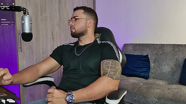 Snapshot of mr_david_cox chatting on 03-03-25, 12:48 mr david cox online show from 03-03-25, 12:48