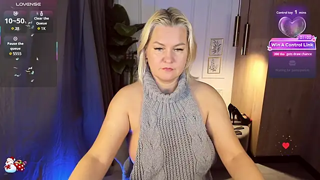 Snapshot of YolandaKiss chatting on 12-18-25, 08:26 YolandaKiss online show from 12-18-25, 08:26