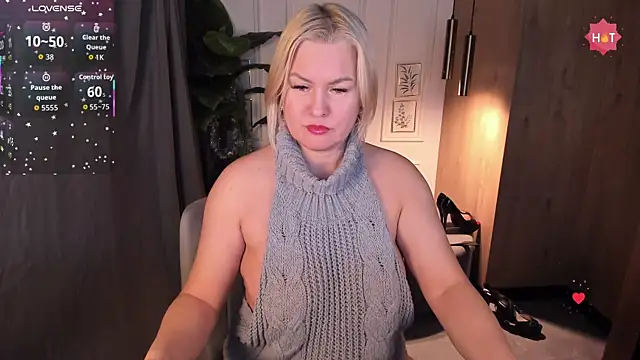 Snapshot of YolandaKiss chatting on 01-09-26, 08:21 YolandaKiss online show from 01-09-26, 08:21