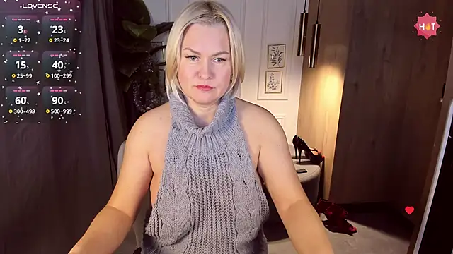 Snapshot of YolandaKiss chatting on 01-12-26, 08:36 YolandaKiss online show from 01-12-26, 08:36