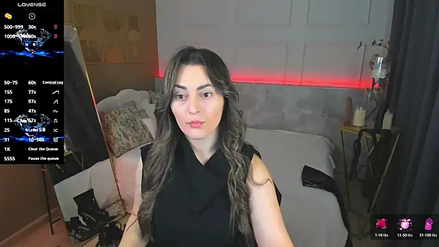 Snapshot of KylieMellow chatting on 06-15-26, 05:31 KylieMellow online show from 06-15-26, 05:31
