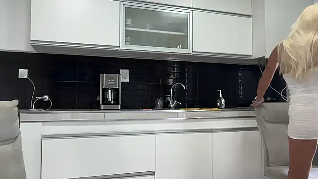 Reyna63 online show from 04-11-26, 06:56