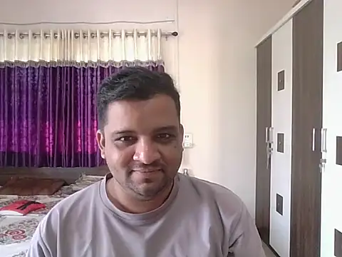 Snapshot of dhruv_love chatting on 10-15-25, 04:23 dhruv love online show from 10-15-25, 04:23