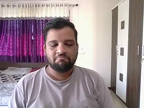 Snapshot of dhruv_love chatting on 11-10-25, 04:00 dhruv love online show from 11-10-25, 04:00