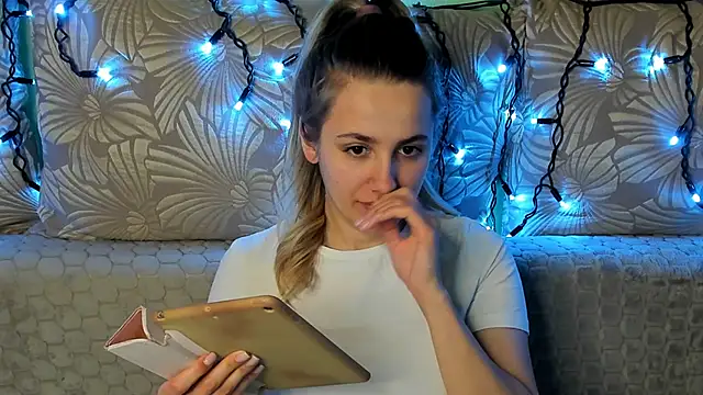 MaggieCake online show from 03-08-26, 02:04