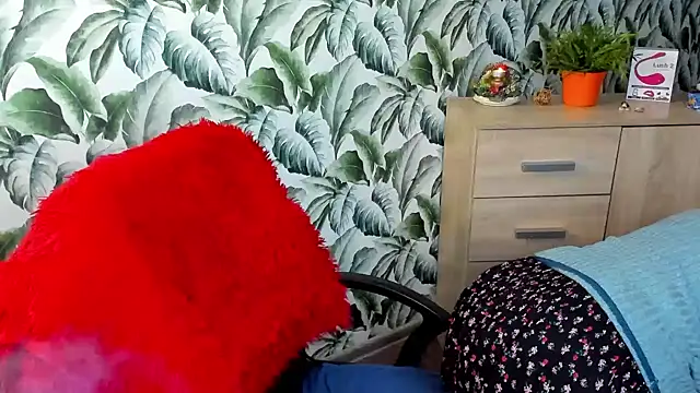 Snapshot of Ellennaughty chatting on 12-18-24, 11:51 Ellennaughty online show from 12-18-24, 11:51