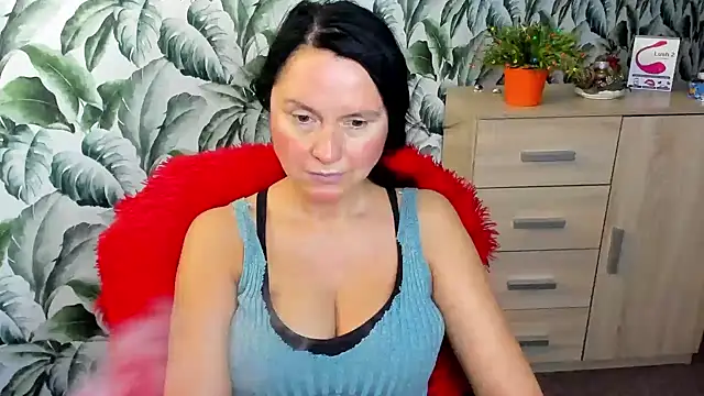 Snapshot of Ellennaughty chatting on 12-19-24, 02:56 Ellennaughty online show from 12-19-24, 02:56