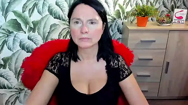 Snapshot of Ellennaughty chatting on 01-02-25, 10:33 Ellennaughty online show from 01-02-25, 10:33