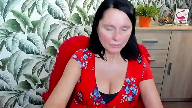 Snapshot of Ellennaughty chatting on 02-18-25, 01:10 Ellennaughty online show from 02-18-25, 01:10