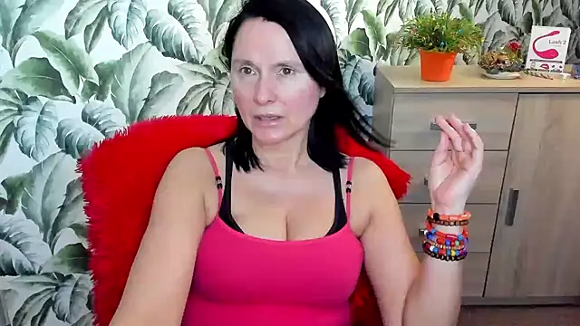 Snapshot of Ellennaughty chatting on 02-20-25, 01:57 Ellennaughty online show from 02-20-25, 01:57