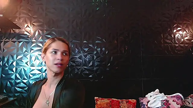 Snapshot of PINK__LOLA1 chatting on 06-12-26, 10:30 PINK LOLA1 online show from 06-12-26, 10:30