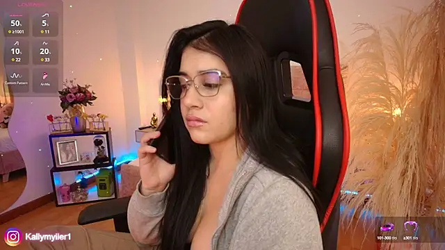 Snapshot of KallyMyller1 chatting on 01-09-25, 10:52 KallyMyller1 online show from 01-09-25, 10:52