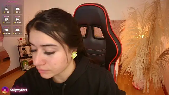 Snapshot of KallyMyller1 chatting on 02-07-25, 07:38 KallyMyller1 online show from 02-07-25, 07:38