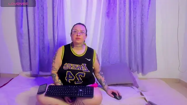 MiaYMolly online show from 04-12-26, 12:59