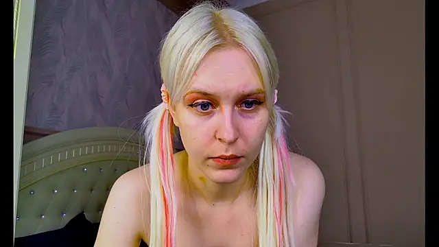 Snapshot of Evelyn_rabbit chatting on 06-17-26, 07:44 Evelyn rabbit online show from 06-17-26, 07:44