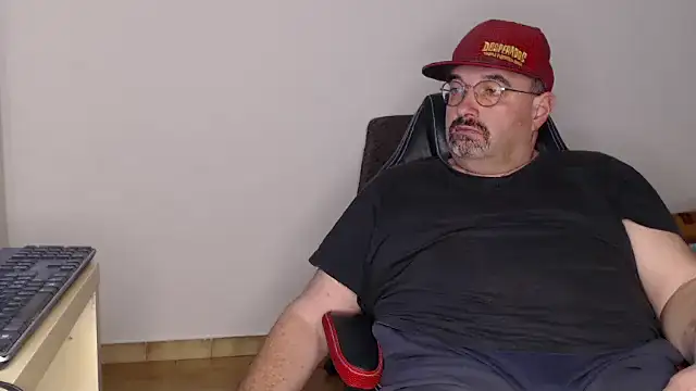 Snapshot of fraboys chatting on 02-17-25, 02:37 fraboys online show from 02-17-25, 02:37