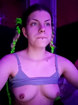 Snapshot of Elunaa chatting on 01-11-25, 09:46 Elunaa online show from 01-11-25, 09:46