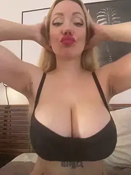 Snapshot of SofiaJoy chatting on 02-20-26, 02:06 SofiaJoy online show from 02-20-26, 02:06