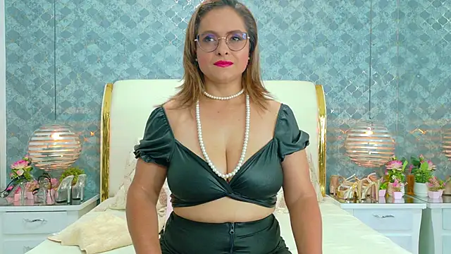 MarilynVega1 online show from 10-24-25, 08:16