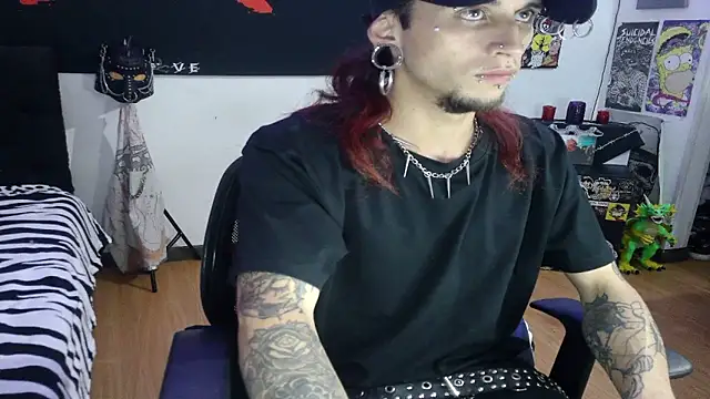 Snapshot of davidroses420 chatting on 01-08-25, 01:21 davidroses420 online show from 01-08-25, 01:21