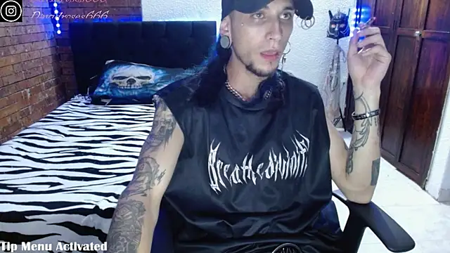 Snapshot of davidroses420 chatting on 11-19-25, 03:28 davidroses420 online show from 11-19-25, 03:28