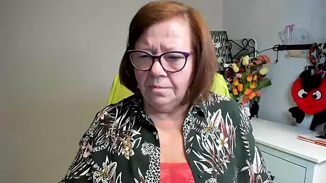 Snapshot of Adelewildx chatting on 06-17-26, 03:42 Adelewildx online show from 06-17-26, 03:42