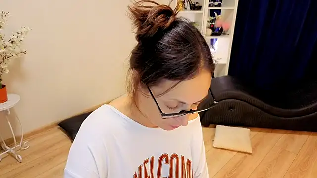 CaringSophie online show from 02-27-26, 01:44