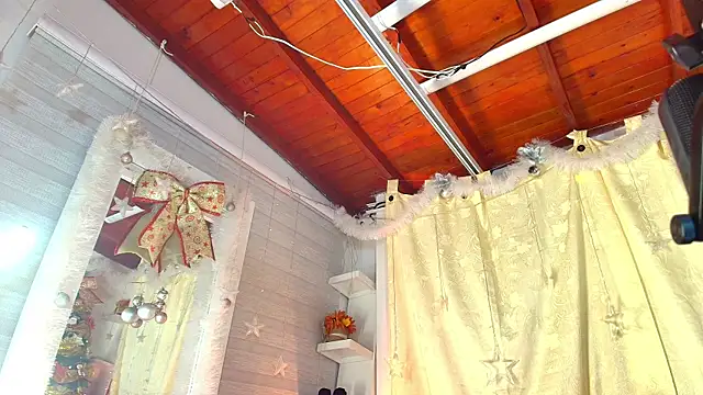 Snapshot of emyli_sw_ chatting on 12-17-24, 03:06 emyli sw online show from 12-17-24, 03:06