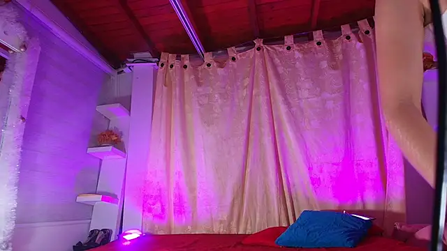 Snapshot of emyli_sw_ chatting on 03-22-25, 03:09 emyli sw online show from 03-22-25, 03:09