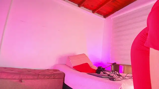 Snapshot of emyli_sw_ chatting on 09-20-25, 03:07 emyli sw online show from 09-20-25, 03:07