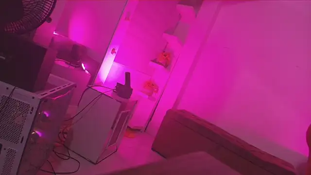 Snapshot of emyli_sw_ chatting on 10-11-25, 03:06 emyli sw online show from 10-11-25, 03:06