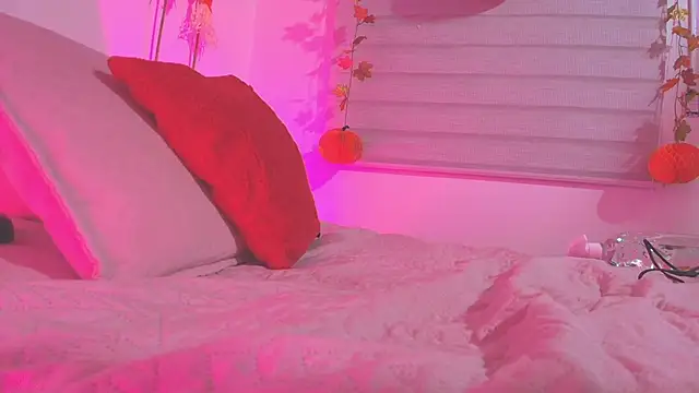 Snapshot of emyli_sw_ chatting on 10-23-25, 03:06 emyli sw online show from 10-23-25, 03:06