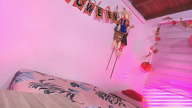 Snapshot of emyli_sw_ chatting on 10-26-25, 03:12 emyli sw online show from 10-26-25, 03:12