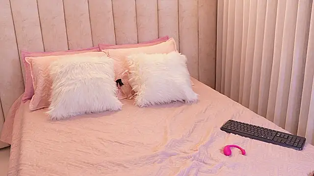 Snapshot of emyli_sw_ chatting on 11-09-25, 03:38 emyli sw online show from 11-09-25, 03:38